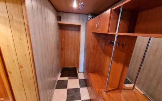 PARDUODAMAS 2 KAMBARIŲ BUTAS PAKRUOJYJE, STATYBININKŲ G. 13