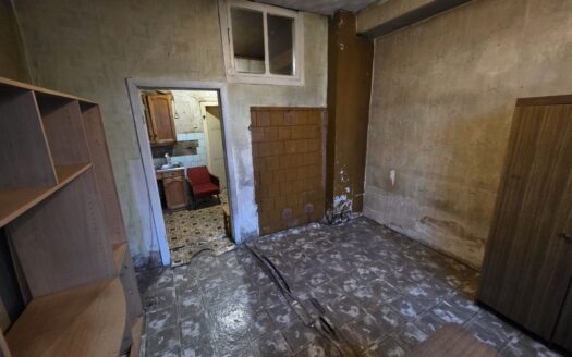 PARDUODAMI PER DU AUKŠTUS BESIRIBOJANTYS BUTAI KĖDAINIŲ R. SAV., SURVILIŠKYJE BALIŠKIŲ G. 16